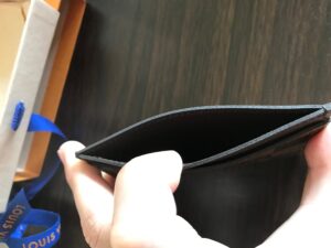 ルイ・ヴィトン N61722の中央ポケット内部と開口部