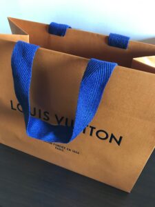 Style Mirror管理人takuがルイ・ヴィトンの商品を店舗購入した際のショッピングバッグ