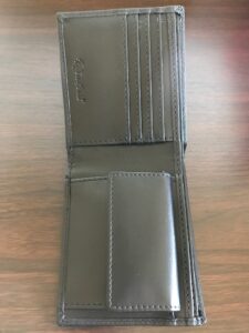 N61722と使い分ける現金用のTroy Bros二つ折り財布